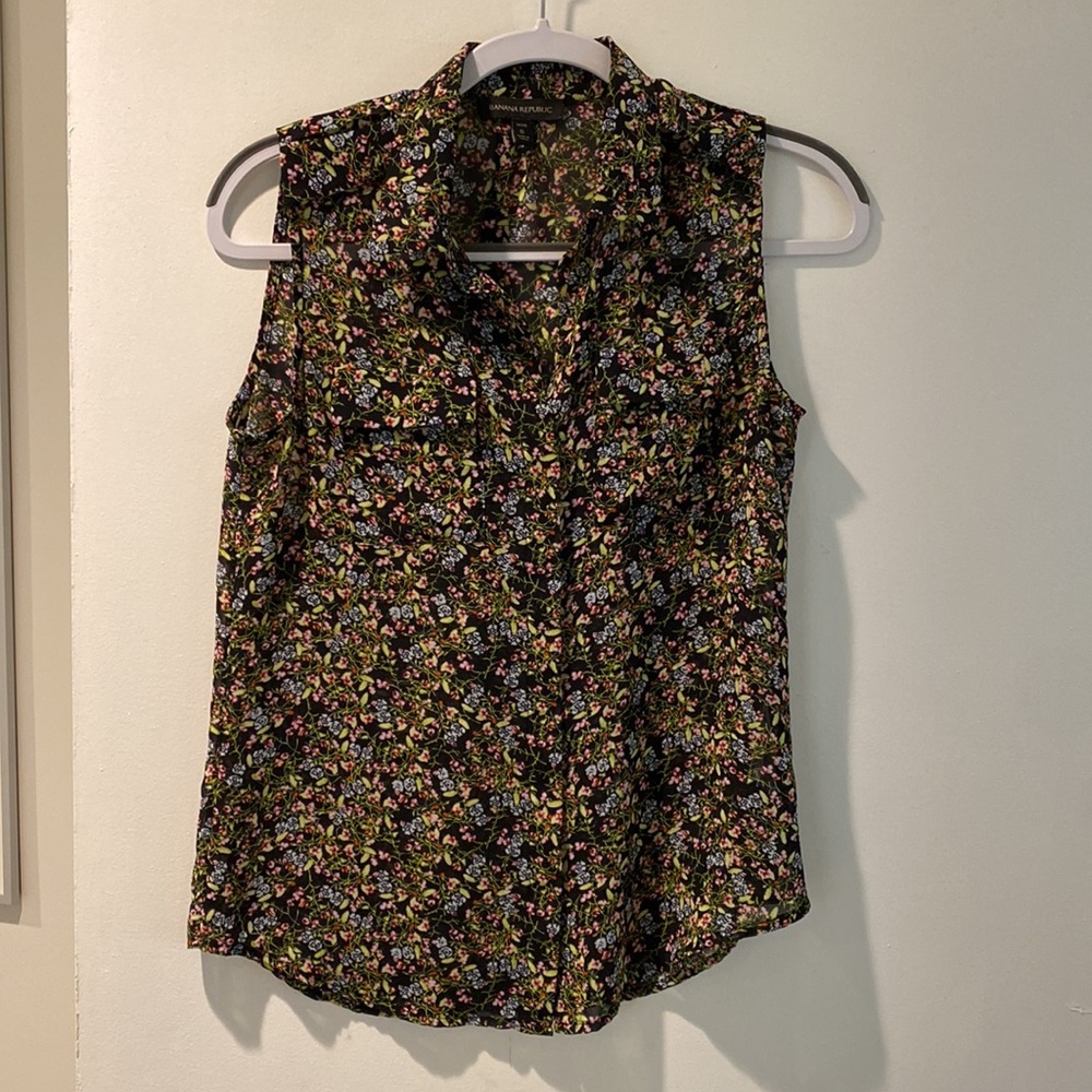 Banana Republic Floral Sleeveless Button Down
